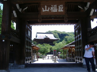 Main gate of Kenchoji Temple